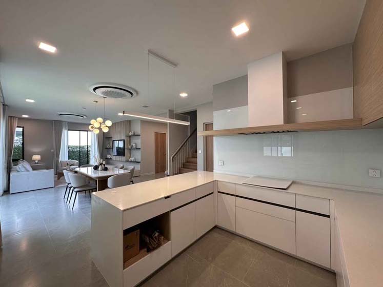 House with Shared Pool in Bangnatrad 